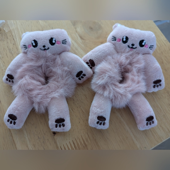 Plush Cat Hair Scrunchy - Picture 4 of 5
